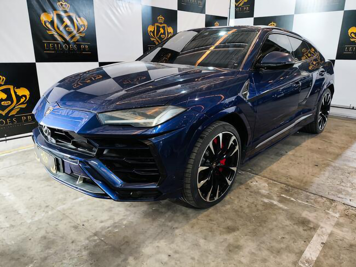 001 - LAMBORGHINI URUS 2018